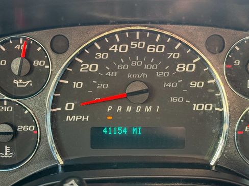 Used 2017 Chevrolet Express 2500 image 22