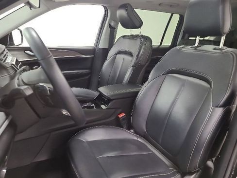 Used 2022 Jeep Grand Cherokee L Limited AWD/4WD image 24