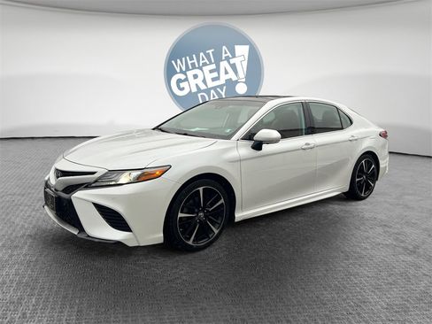 Used 2019 Toyota Camry XSE image 8
