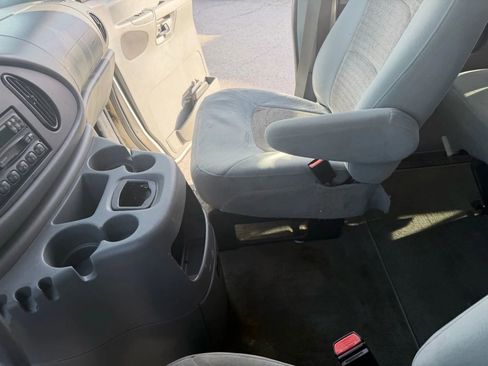 Used 2005 Ford E-350 and Econoline 350 XL image 24