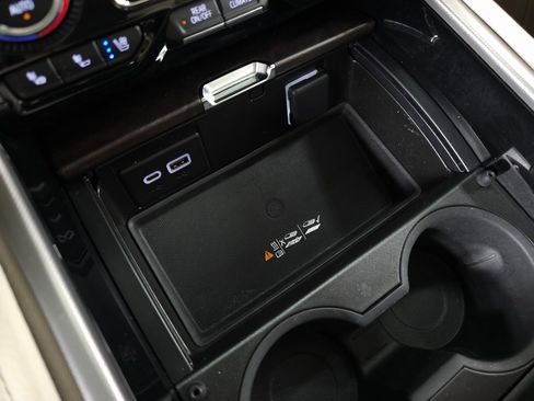 Used 2023 GMC Yukon Denali w/ Advanced Technology Package image 37