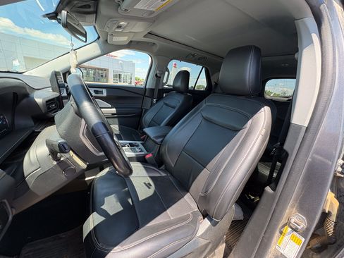 Used 2024 Ford Explorer Limited w/ Limited Technology Package AWD/4WD image 7
