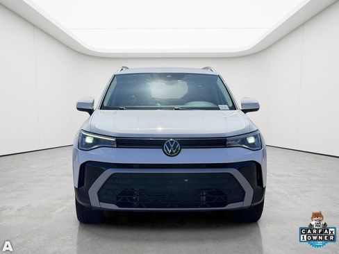 Used 2025 Volkswagen Taos SE AWD/4WD image 9