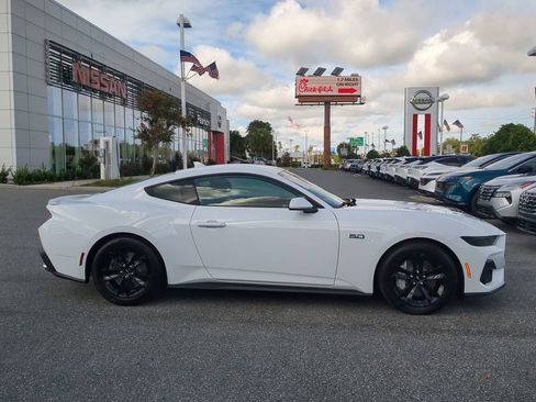 Used 2025 Ford Mustang GT image 3