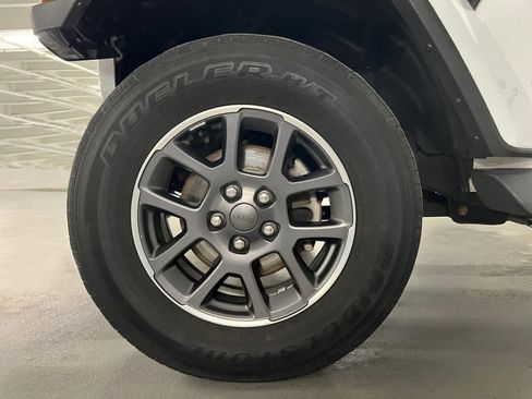 Used 2020 Jeep Gladiator Overland AWD/4WD image 8
