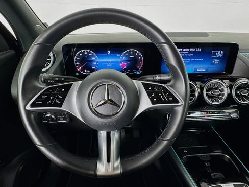 Used 2025 Mercedes-Benz GLA 250 image 11