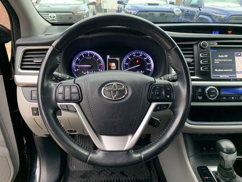 Used 2018 Toyota Highlander XLE image 25