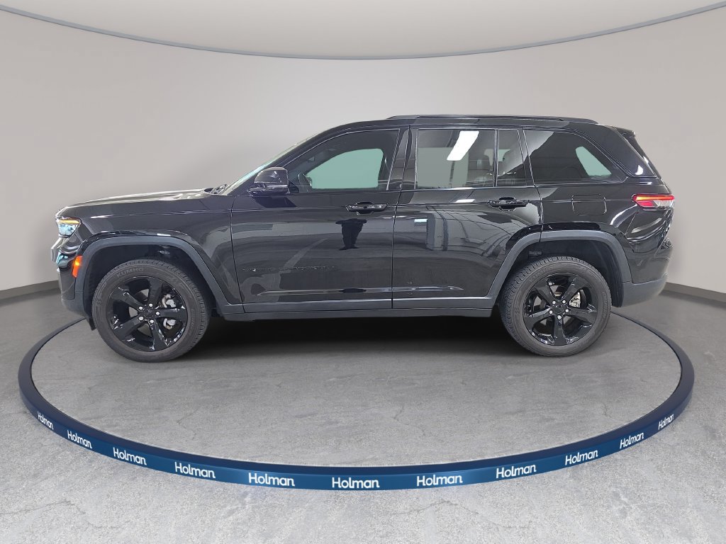 Used 2024 Jeep Grand Cherokee Altitude AWD/4WD image 11