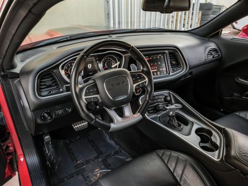 Used 2015 Dodge Challenger SRT w/ Technology Group image 2