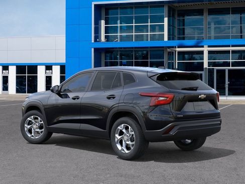 New 2026 Chevrolet Trax LS w/ LS Convenience Package FWD image 3