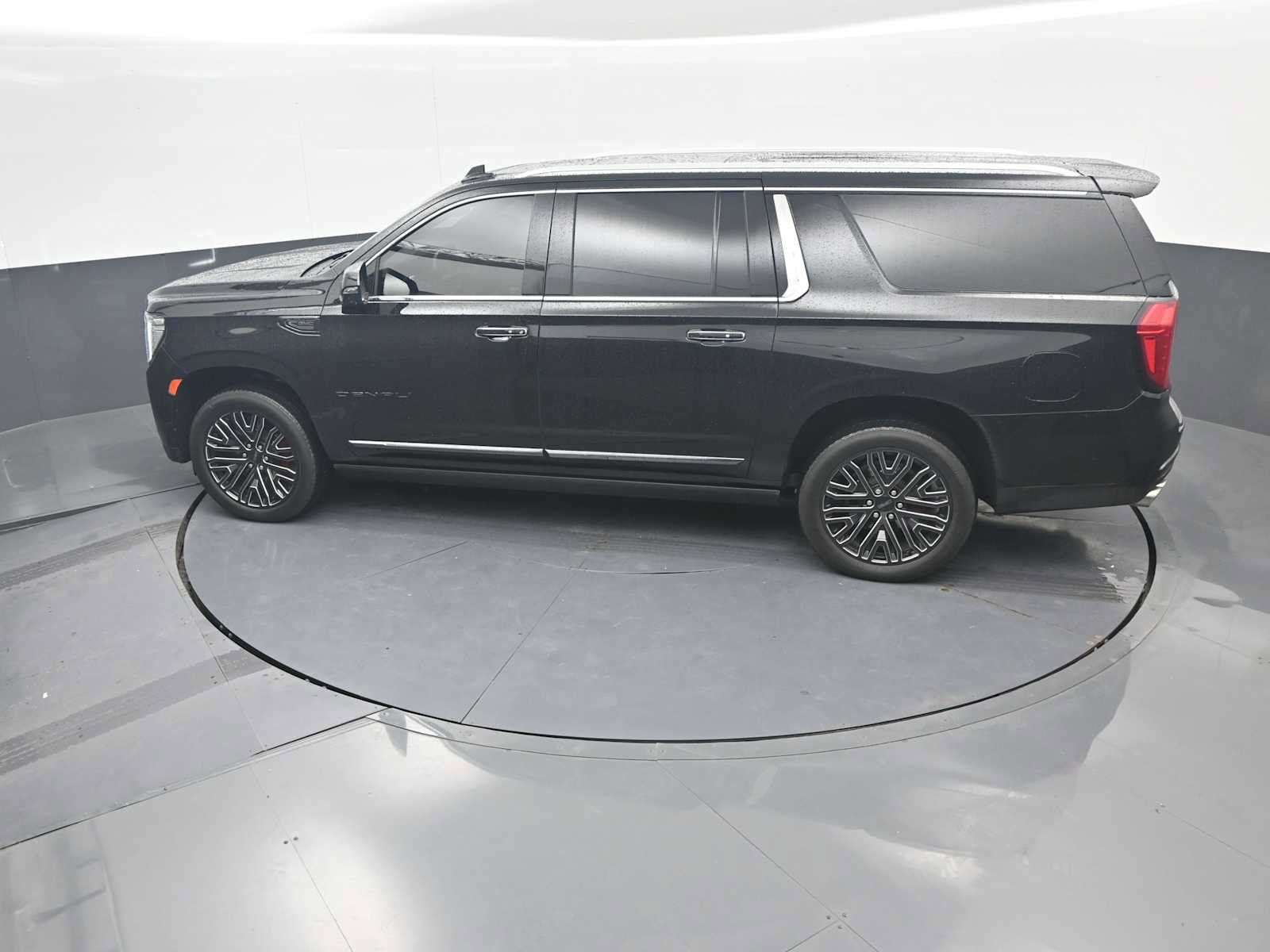 Used 2023 GMC Yukon XL Denali Ultimate AWD/4WD image 47