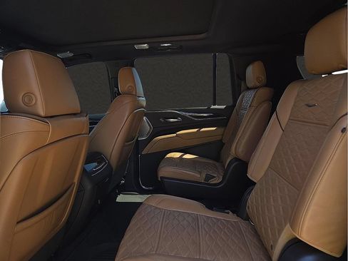 Used 2022 Cadillac Escalade ESV Premium Luxury w/ Performance Package AWD/4WD image 10