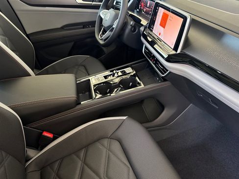 New 2025 Volkswagen Atlas Peak Edition SE image 17