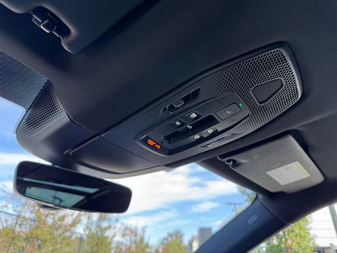 Used 2025 Porsche Macan 4 Electric image 17