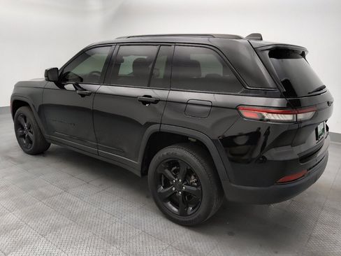 Used 2022 Jeep Grand Cherokee Altitude RWD image 3