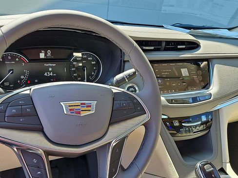 New 2025 Cadillac XT5 Premium Luxury image 16