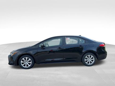 Used 2025 Toyota Corolla LE image 3