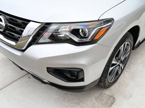 Used 2020 Nissan Pathfinder Platinum image 10