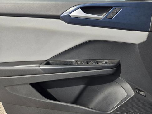 Used 2023 Volkswagen Taos SE w/ Panoramic Sunroof Package image 22