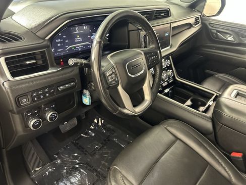 Used 2022 GMC Yukon XL Denali w/ LPO, Denali Black Package AWD/4WD image 13
