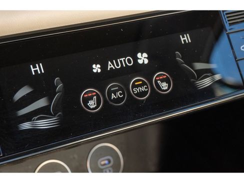 Used 2025 Genesis G70 2.5T image 23