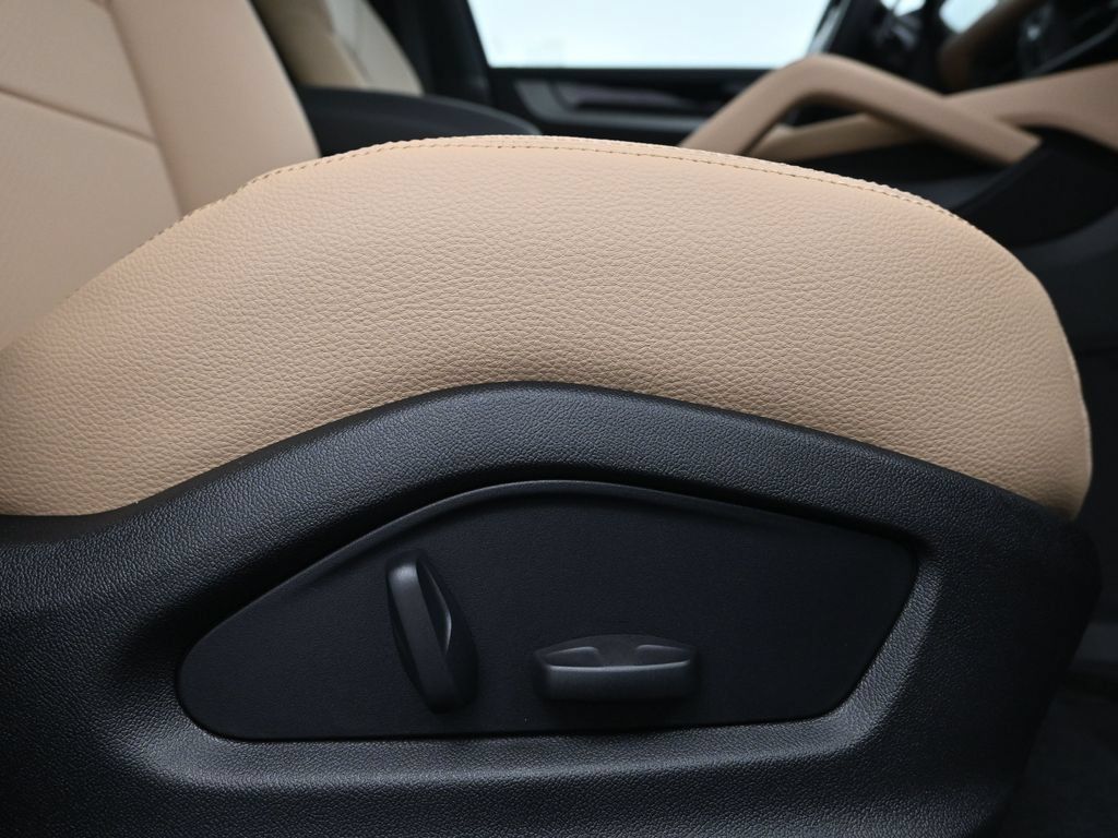 Certified 2026 Porsche Cayenne AWD/4WD image 14