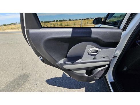 Used 2017 Kia Soul + image 27