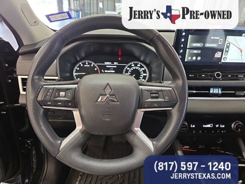 Used 2025 Mitsubishi Outlander ES FWD image 12