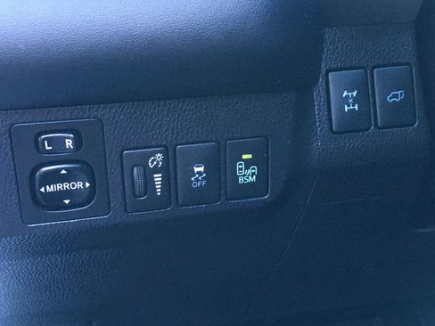 Used 2015 Toyota RAV4 Limited w/ Technology Package AWD/4WD image 18