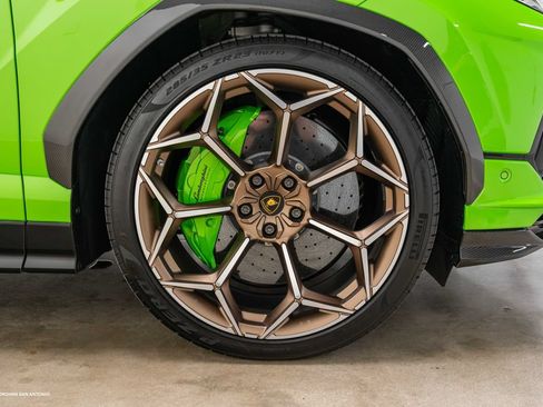 Used 2024 Lamborghini Urus Performante AWD/4WD image 9