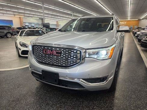 Used 2017 GMC Acadia Denali w/ Technology Package FWD image 2