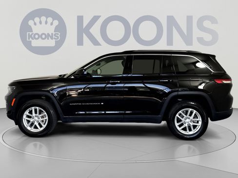 Used 2023 Jeep Grand Cherokee Laredo w/ Trailer Tow Prep Group (B) AWD/4WD image 2