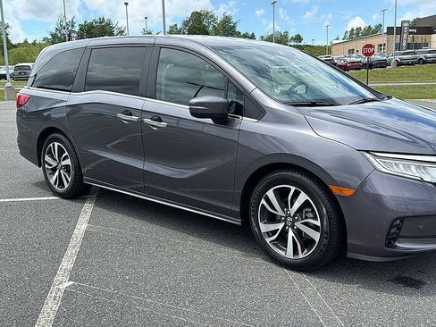 Used 2023 Honda Odyssey Touring image 2