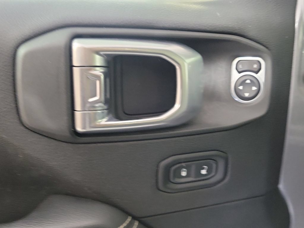Used 2020 Jeep Gladiator Overland AWD/4WD image 16