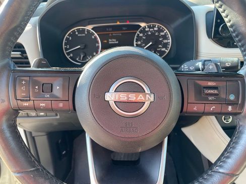Used 2023 Nissan Rogue SL w/ SL Premium Package FWD image 11