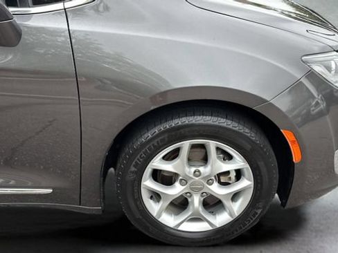 Used 2017 Chrysler Pacifica Touring-L Plus w/ Tire & Wheel Group FWD image 37