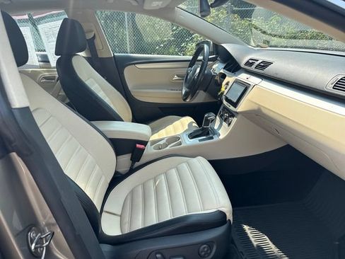 Used 2010 Volkswagen CC Sport FWD image 9