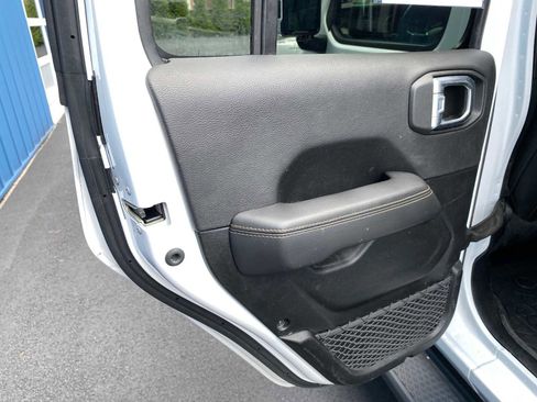 Used 2021 Jeep Gladiator Overland image 33