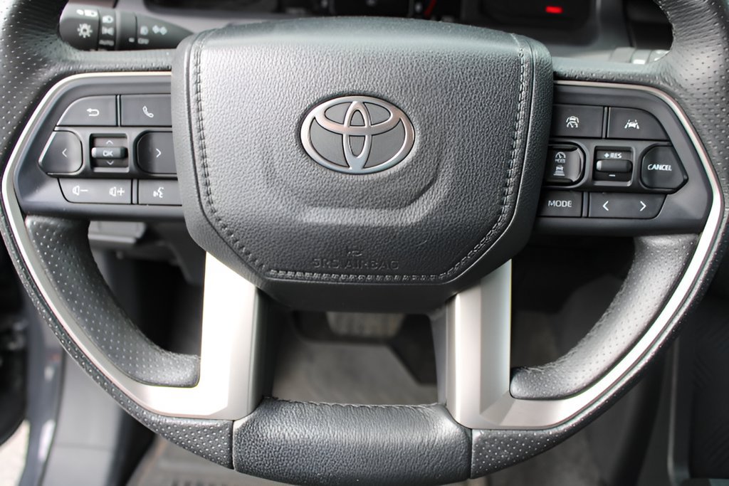 Used 2025 Toyota 4Runner SR5 AWD/4WD image 13