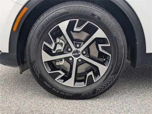 Used 2024 Kia Sportage EX image 12