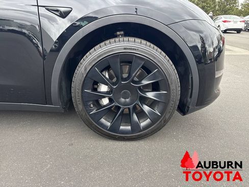 Used 2024 Tesla Model Y Long Range AWD/4WD image 11
