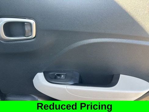 Used 2024 Hyundai Venue SEL image 36