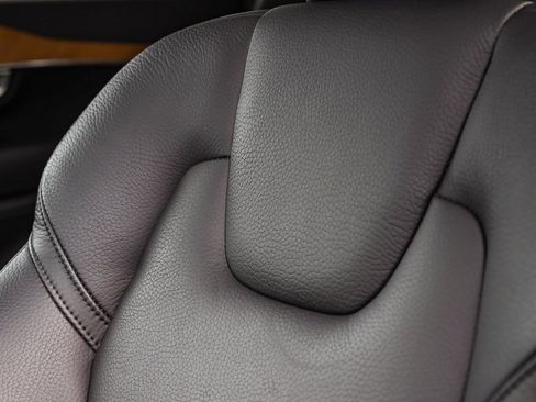 Used 2024 Volvo XC90 B6 Plus image 21