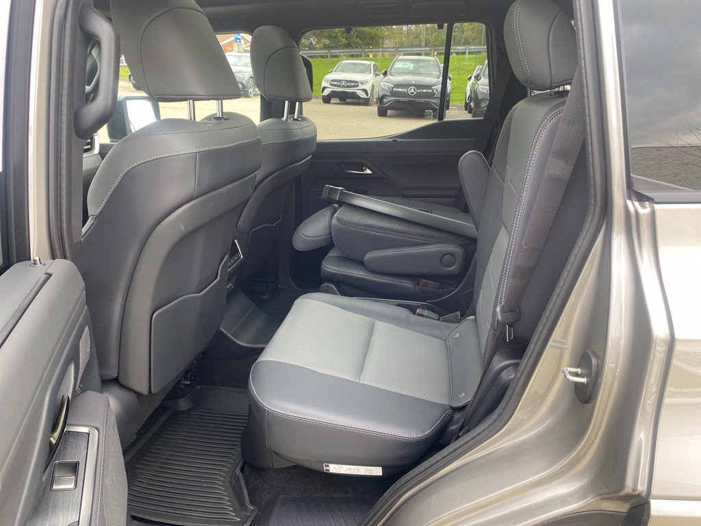 Used 2025 Lexus GX 550 w/ Accessory Package (2T) AWD/4WD image 20