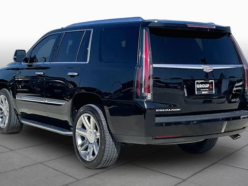 Used 2020 Cadillac Escalade Luxury RWD image 11