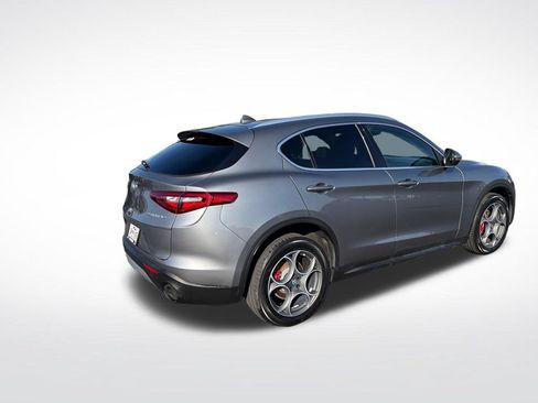 Used 2018 Alfa Romeo Stelvio AWD image 5