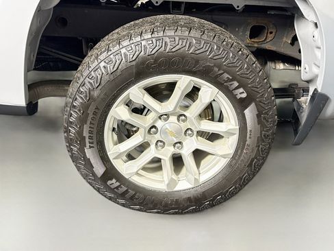 Used 2024 Chevrolet Silverado 1500 LT AWD/4WD image 32