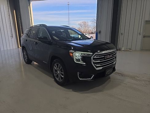 Used 2024 GMC Terrain SLT image 10