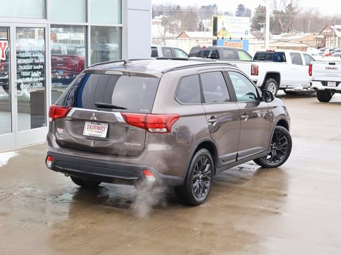 Used 2018 Mitsubishi Outlander ES image 43