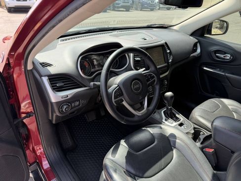 Used 2017 Jeep Cherokee Trailhawk AWD/4WD image 25